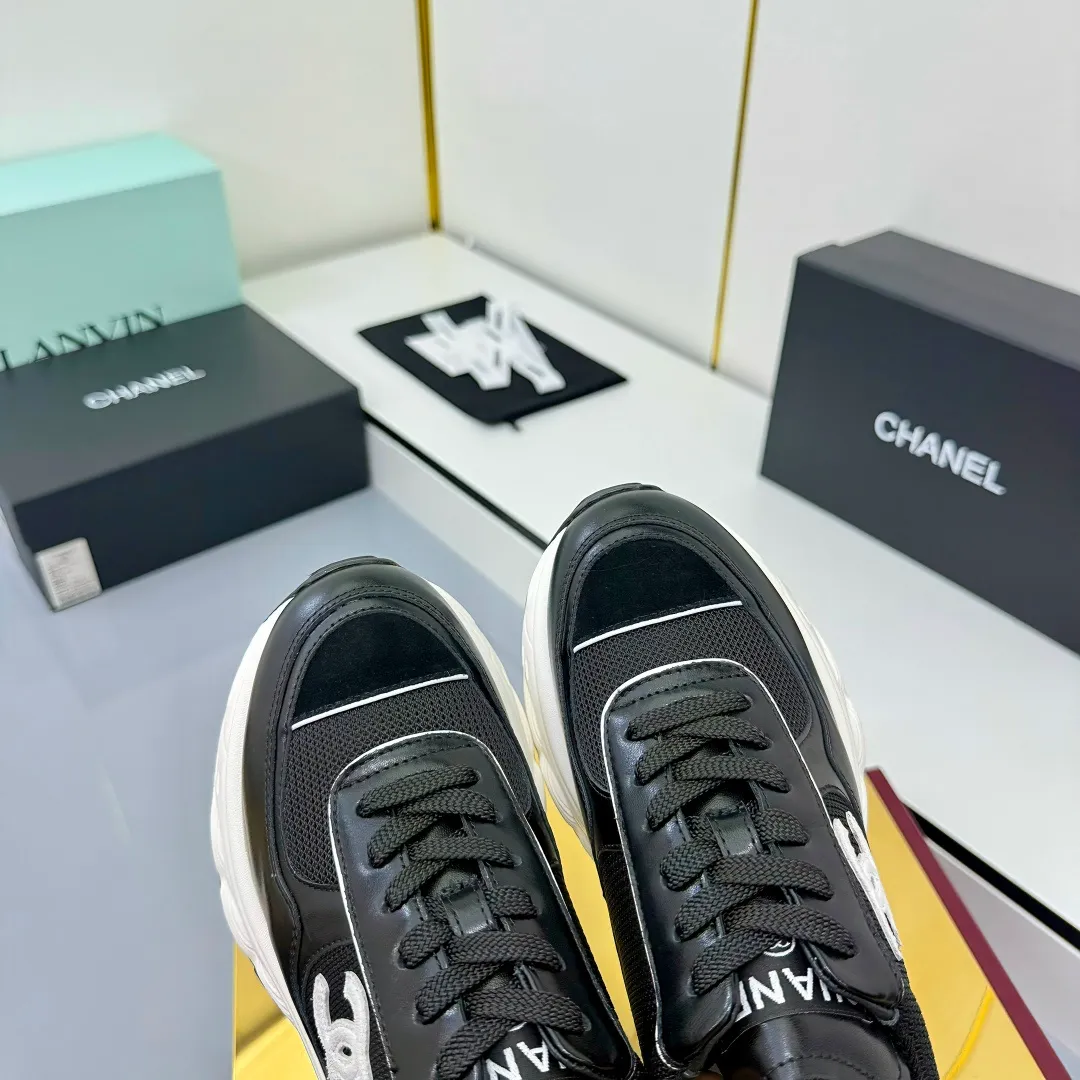 👟👟Ex-factory price 700👟👟 Chanel casual small leather shoes ~ original calfskin panda shoes Chanel 25C latest hot style panda black and white sports shoes casual sneakers small fragrance hot item classic black and white panda color coco girls must pay for it Fabric: original customized first-layer cowhide Inner: original imported breathable mesh lining Outsole: Original molded rubber + TPU combination Size: Women's 35-41